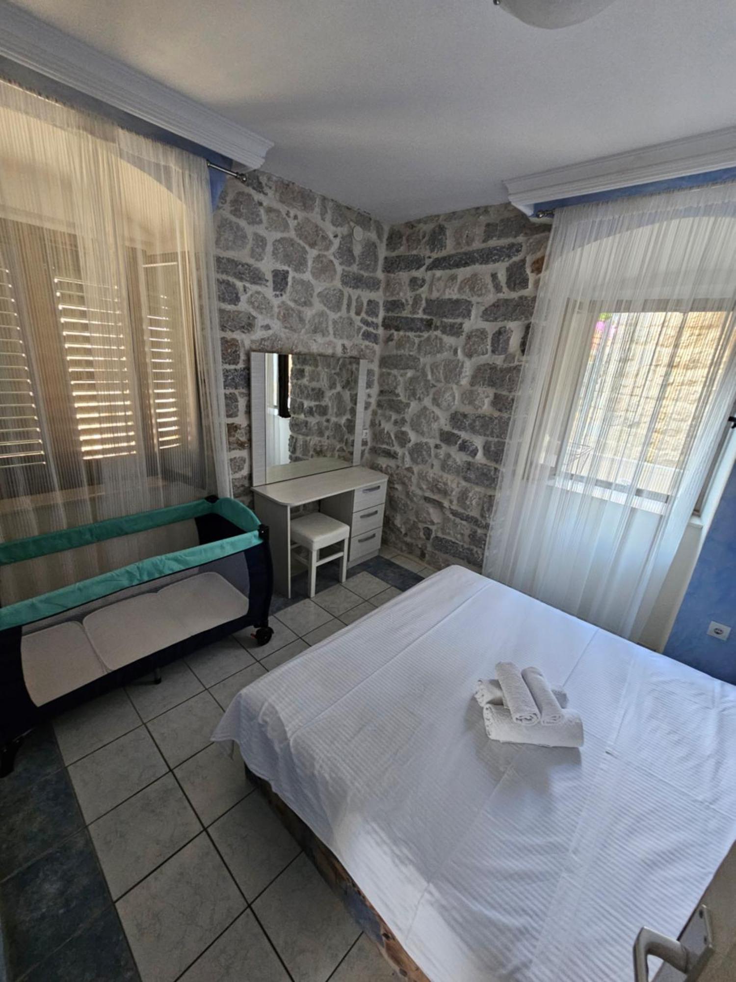 Lanterna Apartments Kotor Exterior photo